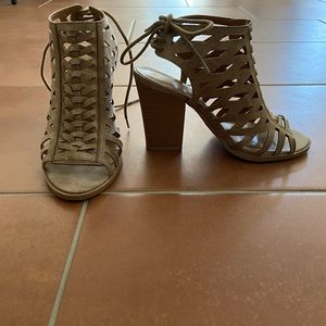 Open toe heeled with tie back